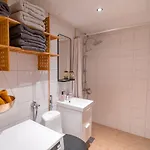 דירה Nordic Gem Near Railway Station, Free Parking And Wifi רובניימי