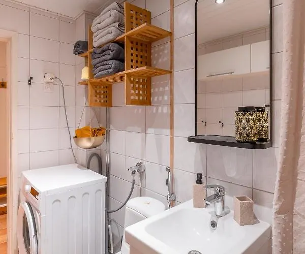 Nordic Gem Near Railway Station, Free Parking And Wifi Апартаменты *